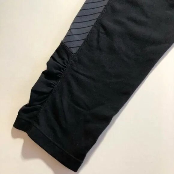 ATHLETA ZIPPY BALANCE BLACK/GRAY WOMEN'S STRETCH CAPRI RUCHED LEGGINGS SMALL - Picture 7 of 10